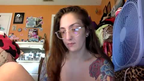 Snapshot of lillylushabae chatting on January 5, 2026, 8:23 pm hi guys im back on here 3 online show from January 5, 2026, 8:23 pm