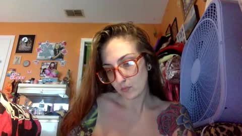 Snapshot of lillylushabae chatting on February 9, 2026, 9:19 pm hi guys im back on here 3 online show from February 9, 2026, 9:19 pm
