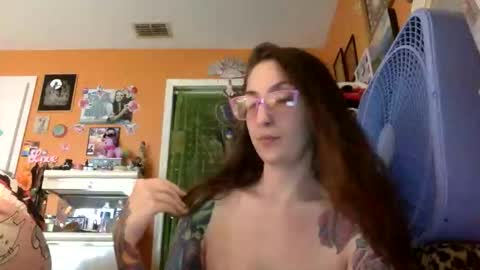 Snapshot of lillylushabae chatting on February 19, 2026, 7:10 pm hi guys im back on here 3 online show from February 19, 2026, 7:10 pm