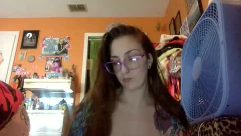 Snapshot of lillylushabae chatting on February 25, 2026, 8:18 pm hi guys im back on here 3 online show from February 25, 2026, 8:18 pm