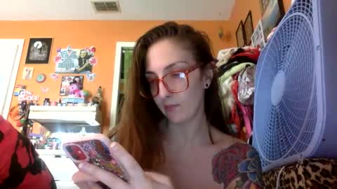 Snapshot of lillylushabae chatting on March 6, 2026, 7:21 pm hi guys im back on here 3 online show from March 6, 2026, 7:21 pm