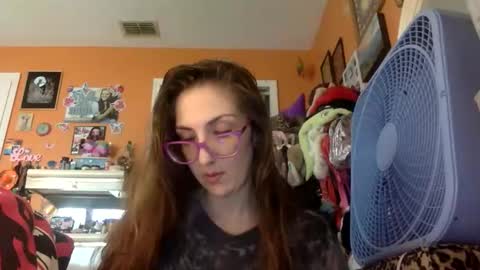 Snapshot of lillylushabae chatting on March 24, 2026, 10:04 pm hi guys im back on here 3 online show from March 24, 2026, 10:04 pm