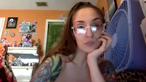 Snapshot of lillylushabae chatting on April 12, 2026, 8:03 pm hi guys im back on here 3 online show from April 12, 2026, 8:03 pm