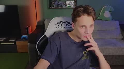 lilteddyboy online show from November 13, 2025, 4:06 pm