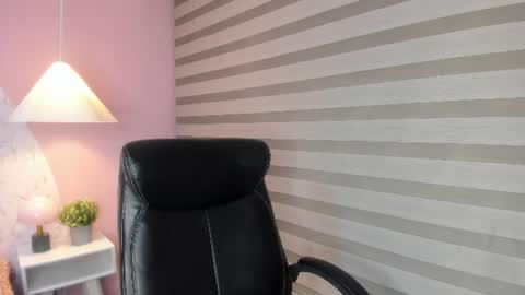  Lily  online show from June 20, 2026, 8:44 pm