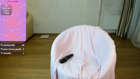 Snapshot of lily__love chatting on December 5, 2024, 4:23 pm LILY online show from December 5, 2024, 4:23 pm