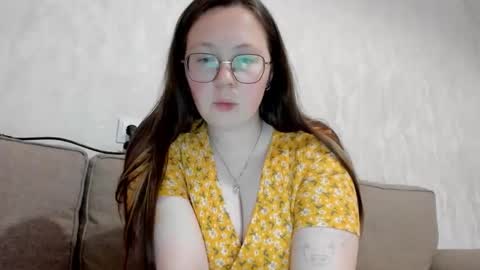 Lily Chays online show from October 24, 2025, 8:16 pm