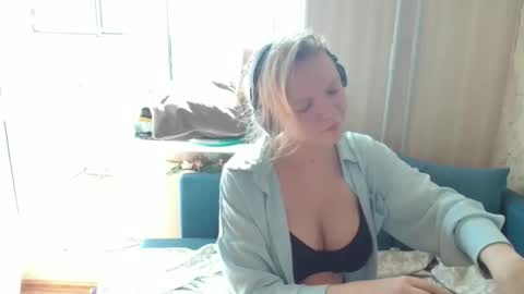 Lily dollyx online show from September 10, 2025, 10:04 am