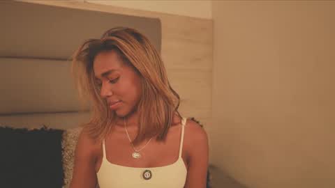 Lily Miiller online show from February 18, 2026, 9:33 pm