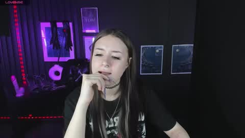 Snapshot of lily_moonlight chatting on February 13, 2025, 7:56 am Lily online show from February 13, 2025, 7:56 am