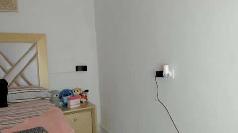 lily_noir_ online show from April 8, 2026, 11:54 am