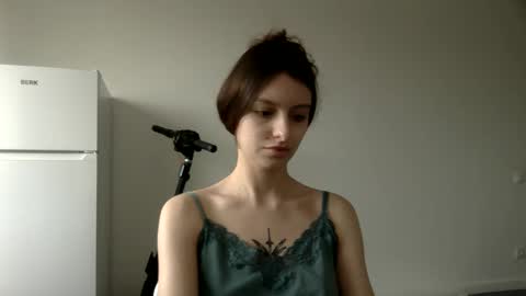 lilycandy_ online show from March 7, 2025, 1:29 pm
