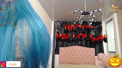 lilyfox23 online show from October 31, 2025, 1:34 pm