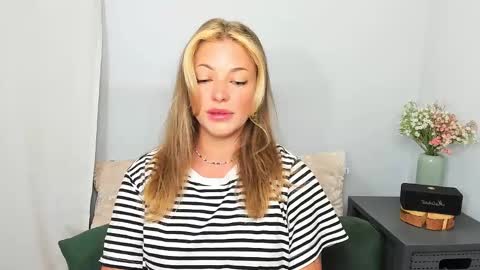 Lily online show from May 30, 2026, 4:20 am