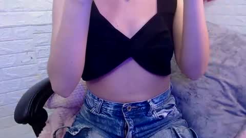 Lilyn online show from July 24, 2026, 5:27 am