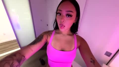 Snapshot of lilypowpow chatting on December 1, 2025, 4:06 am lilypowpow online show from December 1, 2025, 4:06 am