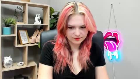 Snapshot of lilysweetxo chatting on June 22, 2026, 6:32 am Lily online show from June 22, 2026, 6:32 am