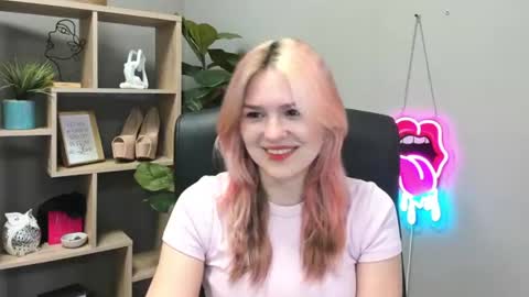 Snapshot of lilysweetxo chatting on June 30, 2026, 6:36 am Lily online show from June 30, 2026, 6:36 am