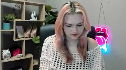 Snapshot of lilysweetxo chatting on July 7, 2026, 8:40 am Lily online show from July 7, 2026, 8:40 am