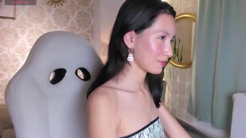 lilythea_ online show from November 16, 2025, 10:04 pm