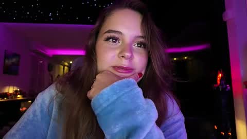 Snapshot of lilywhite_fr chatting on September 19, 2025, 2:24 am Lily White online show from September 19, 2025, 2:24 am