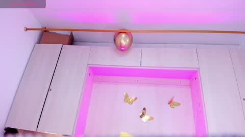 lilywhitee1 online show from April 11, 2026, 7:45 am