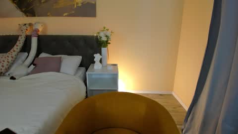 Lina blueeyed    GMT3 1100-1700 Mon Wed Thu Sat Sun online show from September 27, 2025, 8:08 am