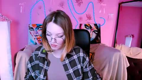 lina_fox12 online show from May 18, 2026, 12:11 pm