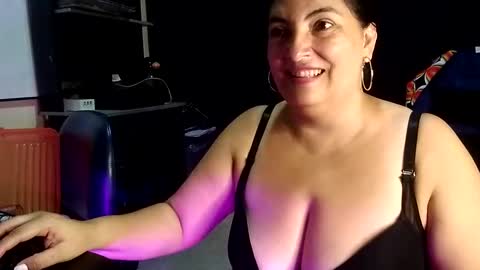Snapshot of lina_maria99 chatting on November 18, 2025, 1:22 am Lina Mara99 online show from November 18, 2025, 1:22 am
