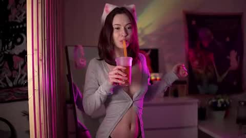 Snapshot of lina_n_kitty chatting on February 21, 2026, 4:13 am Lina - online show from February 21, 2026, 4:13 am