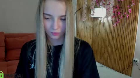 LINA online show from May 20, 2026, 1:12 am