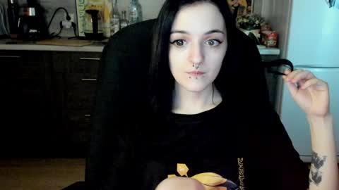Lina 3  1715622743 online show from January 15, 2025, 11:10 am