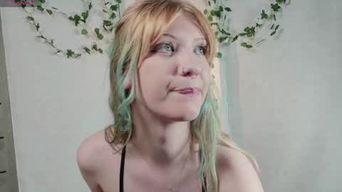 Lina online show from June 7, 2026, 8:01 pm
