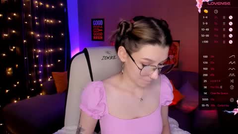 Snapshot of linablossom chatting on October 7, 2025, 2:42 am Lina online show from October 7, 2025, 2:42 am