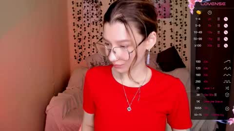 Lina online show from November 30, 2025, 7:12 am