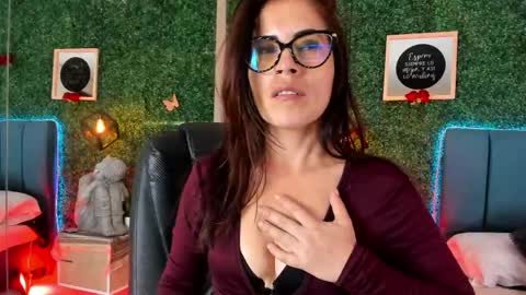 Snapshot of linagh chatting on May 1, 2026, 12:21 pm Lina online show from May 1, 2026, 12:21 pm