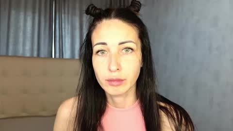 LinaLivee online show from October 14, 2025, 6:47 am