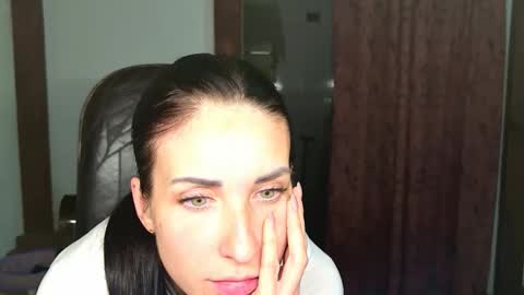 LinaLivee online show from November 27, 2025, 9:39 pm