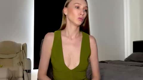 Lina online show from February 11, 2026, 7:35 am