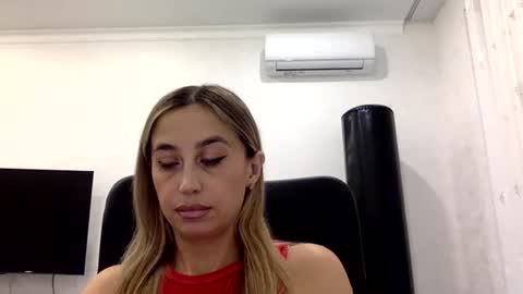 Snapshot of linavora chatting on November 26, 2025, 1:23 pm linavora online show from November 26, 2025, 1:23 pm