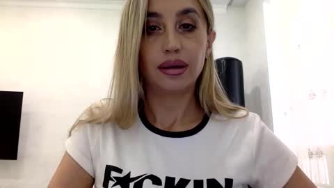 Snapshot of linavora chatting on March 3, 2026, 10:21 am linavora online show from March 3, 2026, 10:21 am