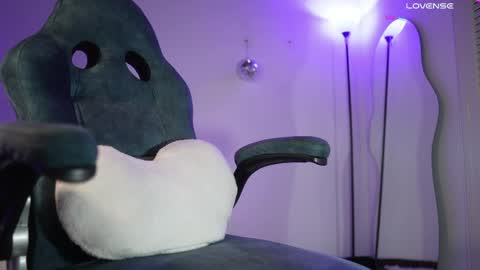 Lincy Rios  online show from April 16, 2026, 6:09 pm