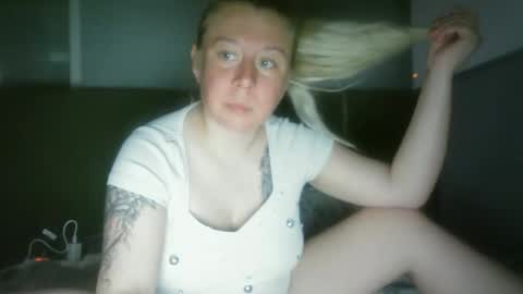 Snapshot of linda87411 chatting on March 24, 2026, 12:10 pm Linda online show from March 24, 2026, 12:10 pm