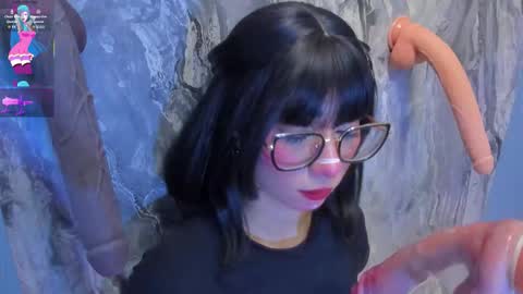 linda_sofi__ online show from October 15, 2025, 7:58 pm