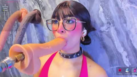 linda_sofi__ online show from June 5, 2026, 9:42 pm