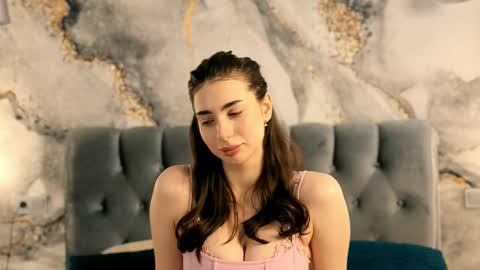 lili online show from October 22, 2025, 6:18 pm