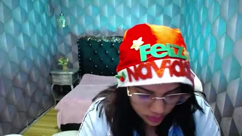 Snapshot of lindabreexlove chatting on December 17, 2024, 10:12 am    online show from December 17, 2024, 10:12 am