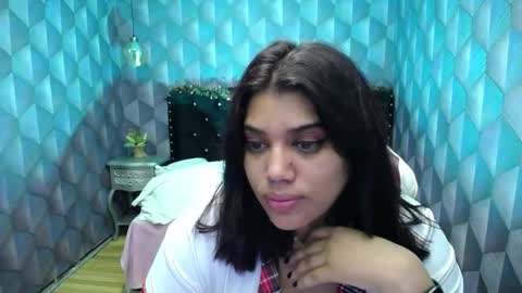 Snapshot of lindabreexlove chatting on December 18, 2024, 10:30 am    online show from December 18, 2024, 10:30 am