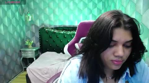 Snapshot of lindabreexlove chatting on December 22, 2024, 11:33 am    online show from December 22, 2024, 11:33 am