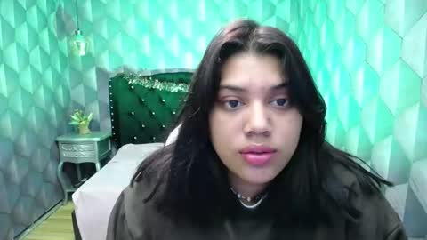 Snapshot of lindabreexlove chatting on December 23, 2024, 11:14 am    online show from December 23, 2024, 11:14 am